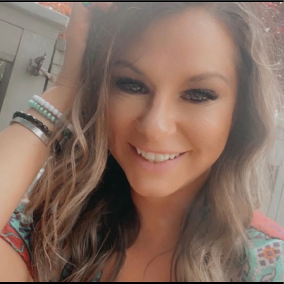 Meet your Posher, Meghan - Picture 2 of 2